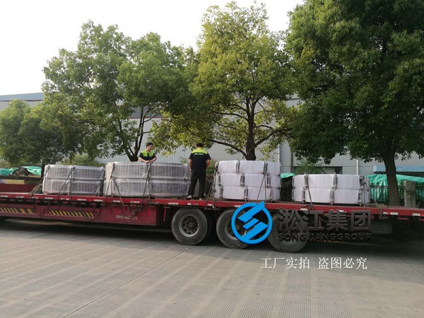 DN2000橡膠接頭裝車發往南昌污水廠 DN2000橡膠接頭裝車發往南昌污水廠